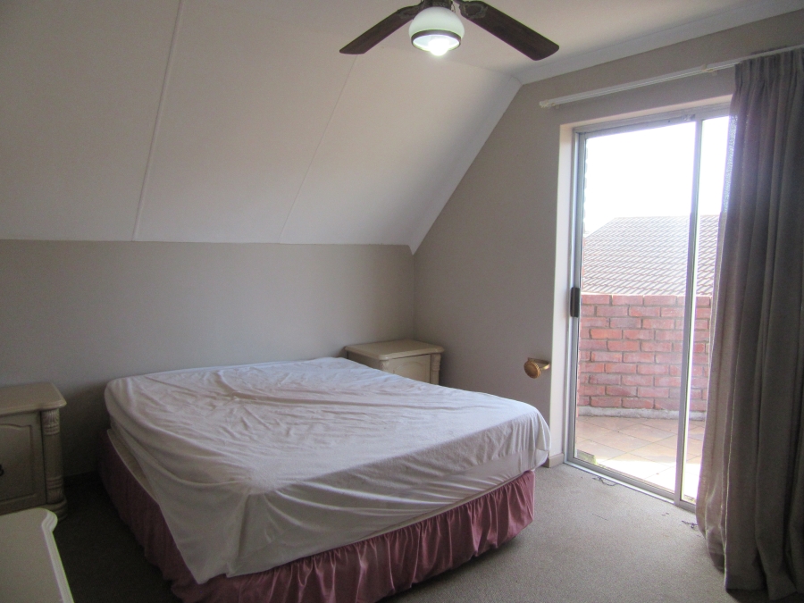 5 Bedroom Property for Sale in Fraaiuitsig Western Cape